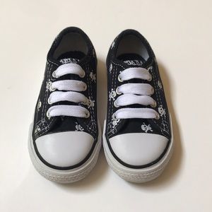 Kidgets Skull & Crossbones Shoes